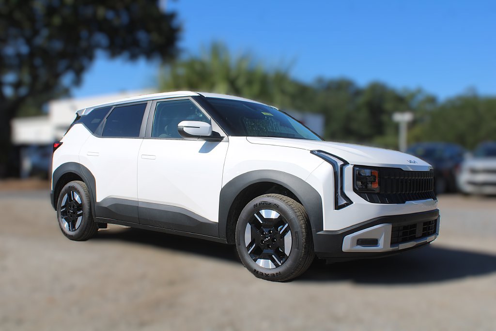 New 2027 Kia Seltos LX FWD image 3