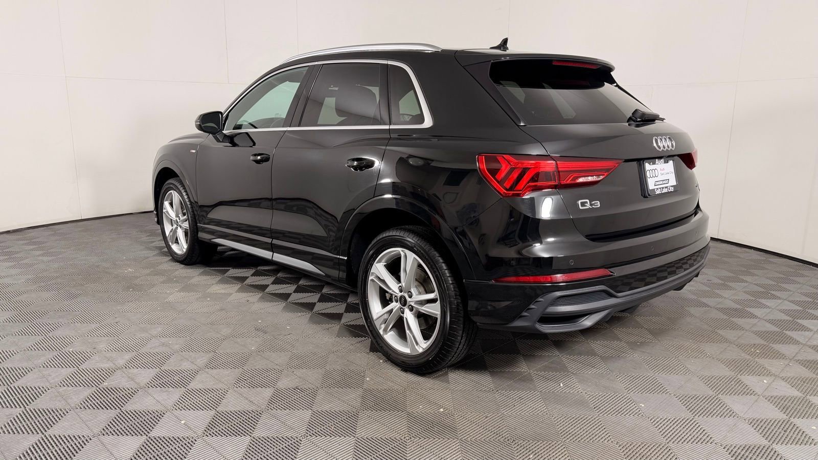 Certified 2023 Audi Q3 2.0T Premium w/ Convenience Package AWD/4WD image 7