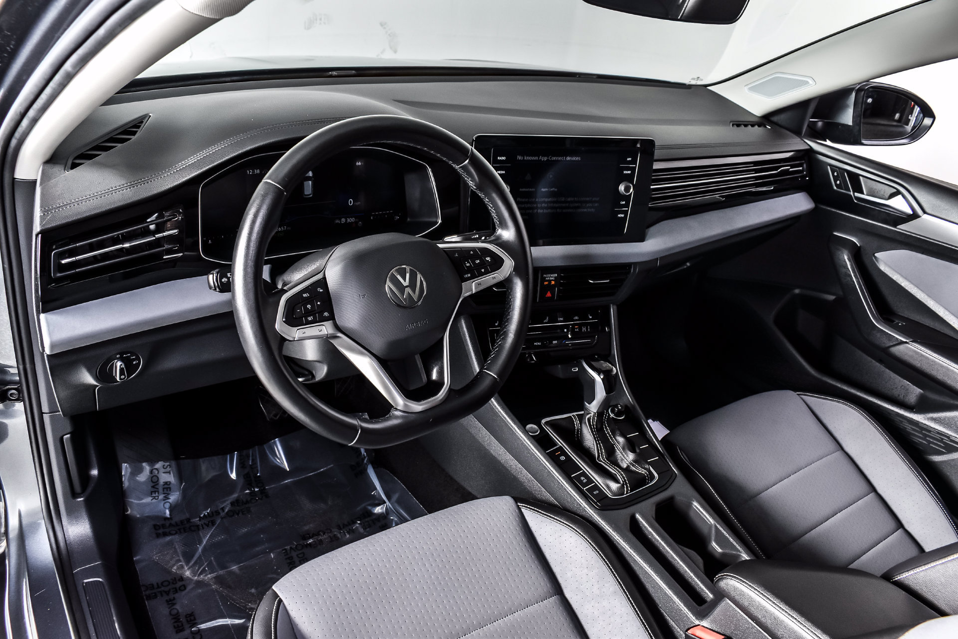 Used 2025 Volkswagen Jetta SE FWD image 15