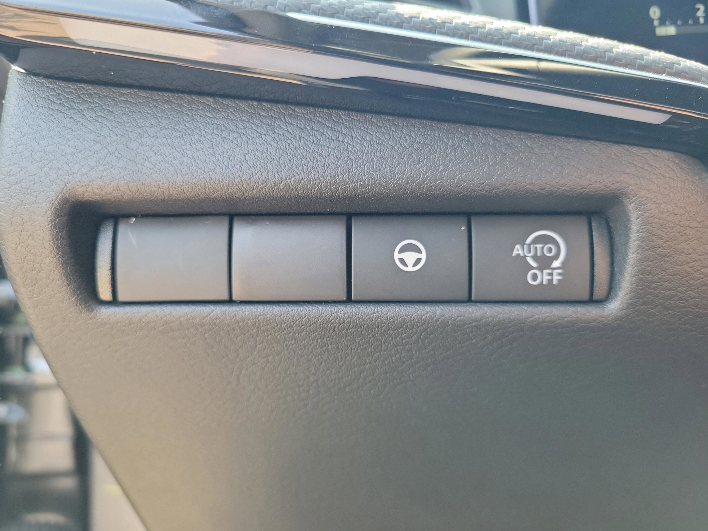 New 2025 Nissan Kicks SR FWD image 23