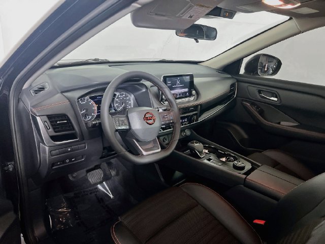 Used 2026 Nissan Rogue SV AWD/4WD image 8