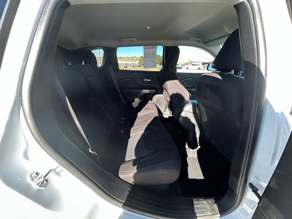 Used 2019 Jeep Cherokee Latitude w/ Popular Appearance Group image 30