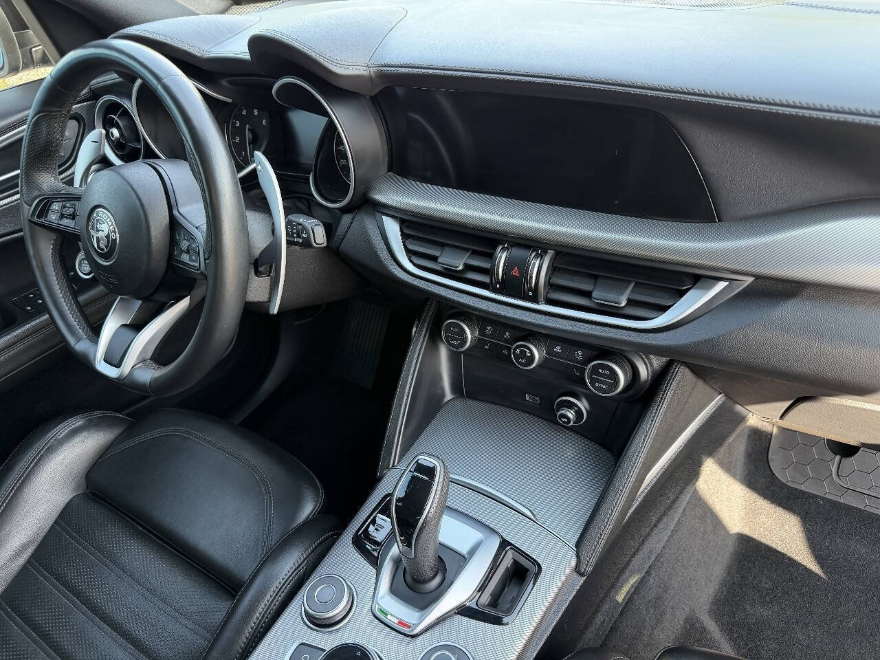 Used 2022 Alfa Romeo Stelvio Veloce AWD/4WD image 34