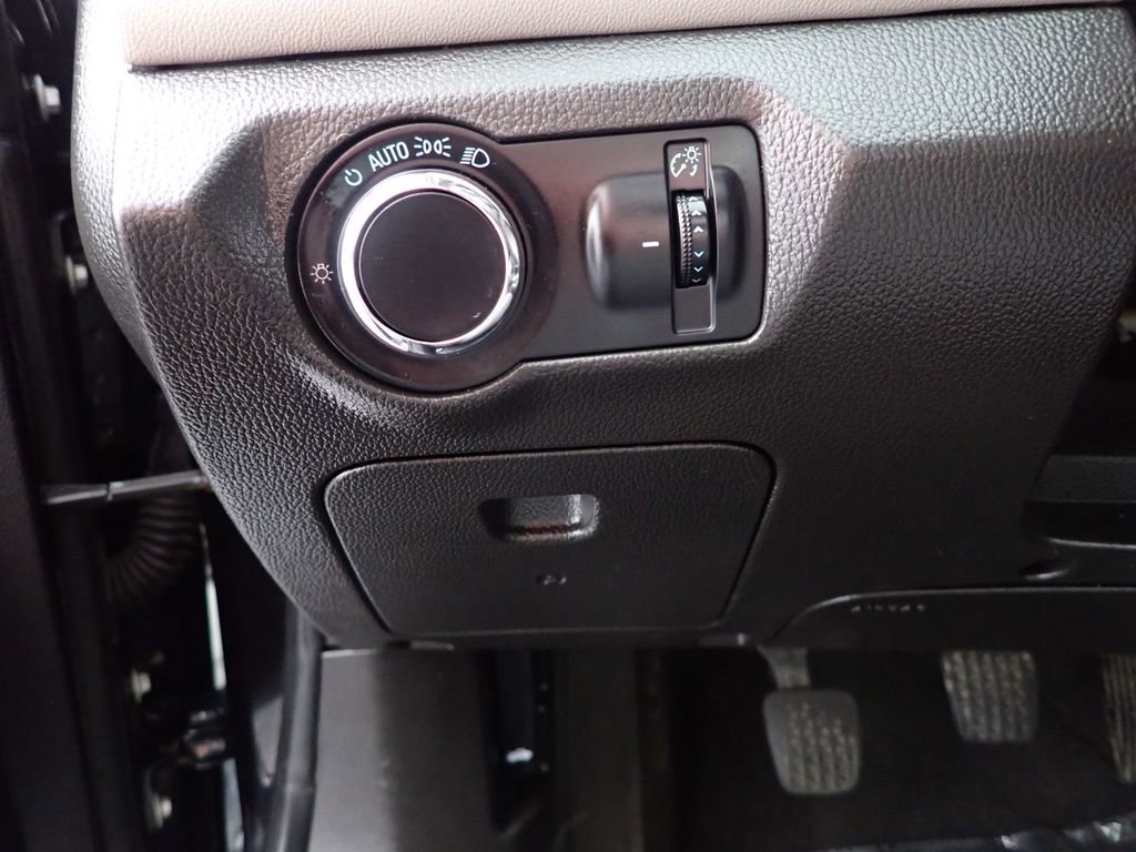 Used 2013 Chevrolet Cruze LS image 28