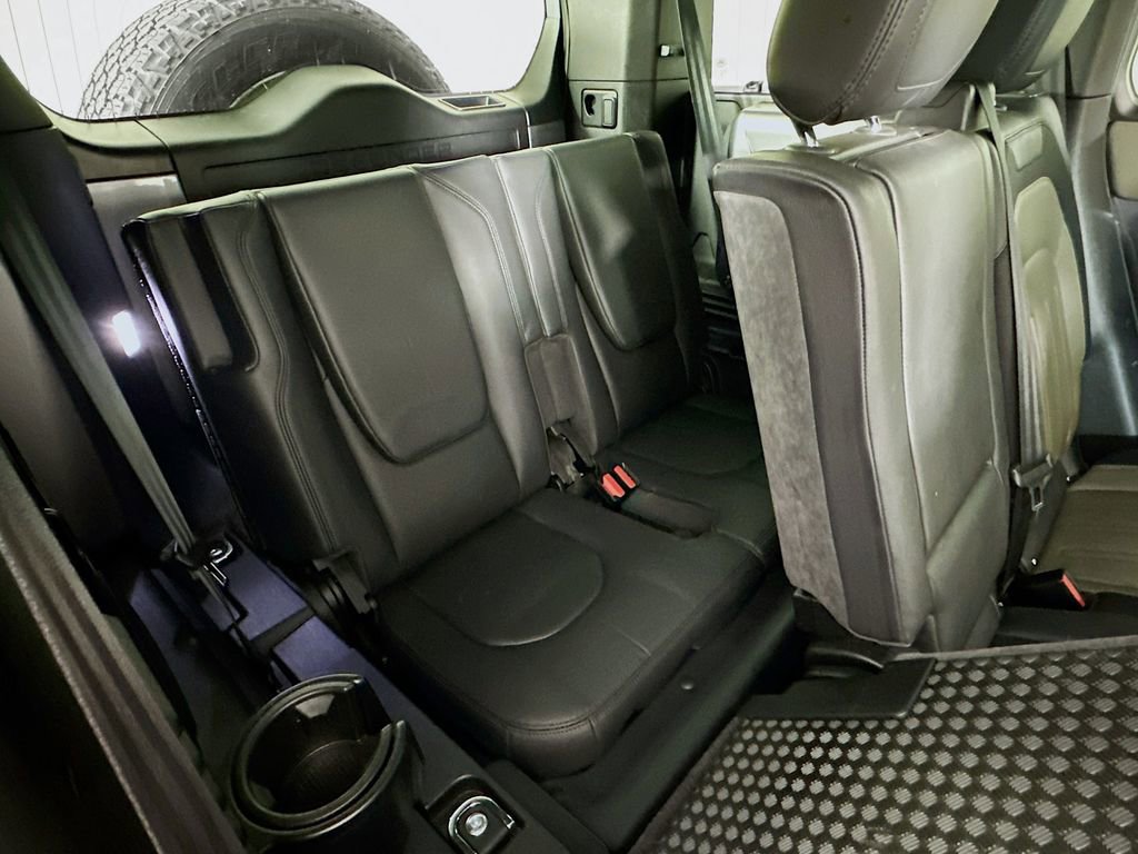 Used 2022 Land Rover Defender 110 X-Dynamic SE AWD/4WD image 36