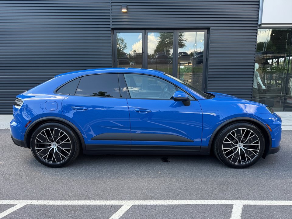 New 2026 Porsche Macan 4 Electric AWD/4WD image 8