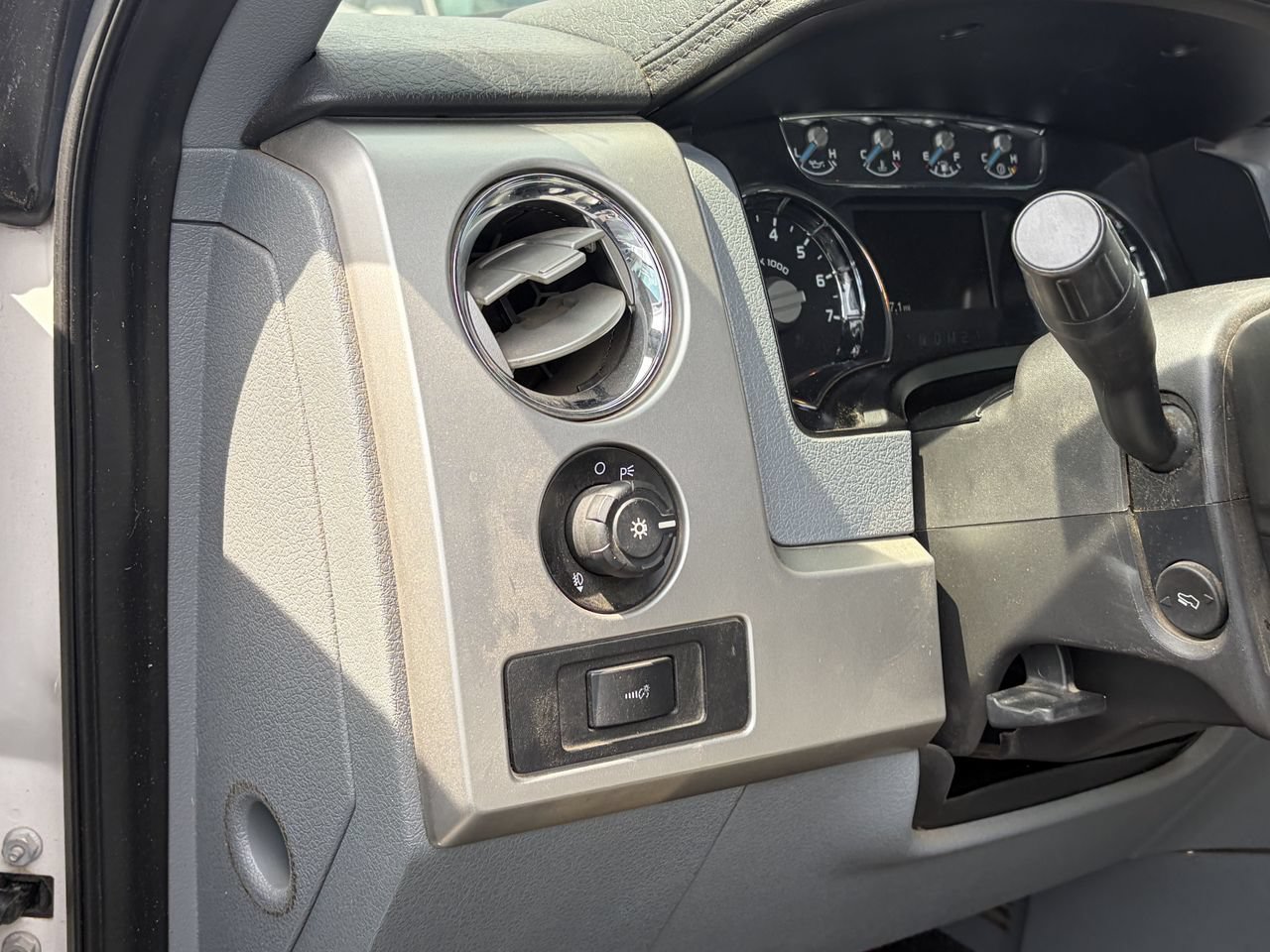 Used 2013 Ford F150 Lariat w/ Mid Equipment Group AWD/4WD image 8
