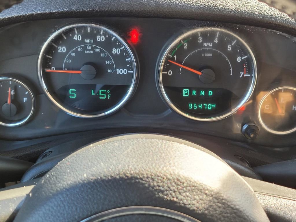 Used 2017 Jeep Wrangler Unlimited Rubicon w/ Connectivity Group image 34