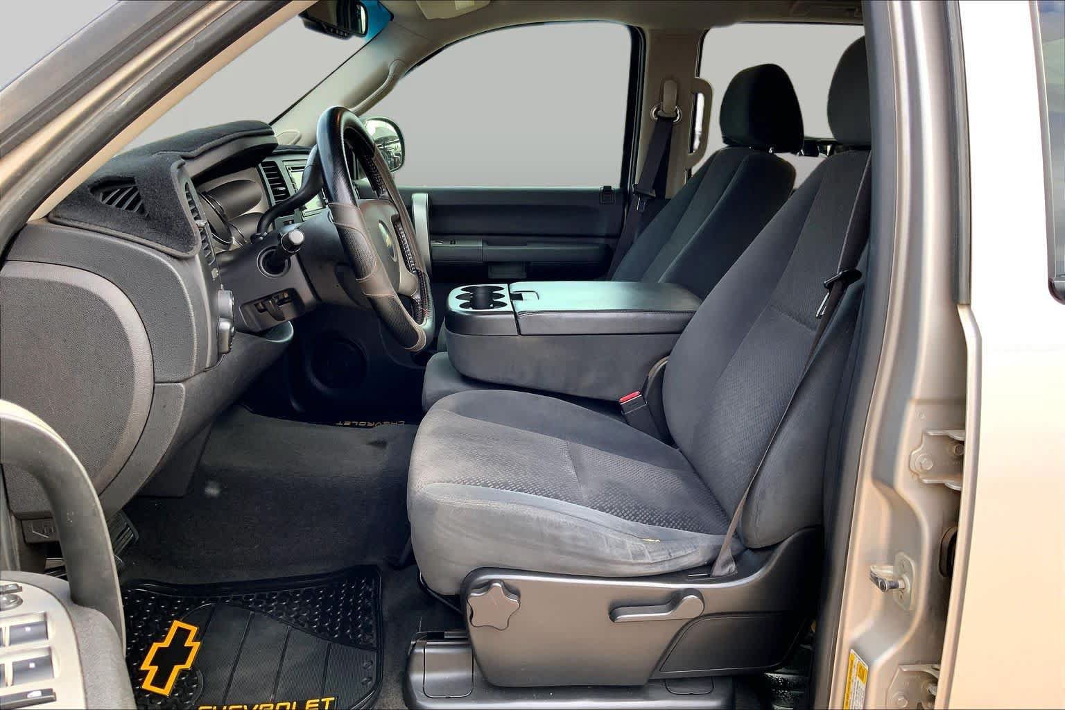 Used 2007 Chevrolet Silverado 1500 LT w/ 1LT Convenience Package AWD/4WD image 7