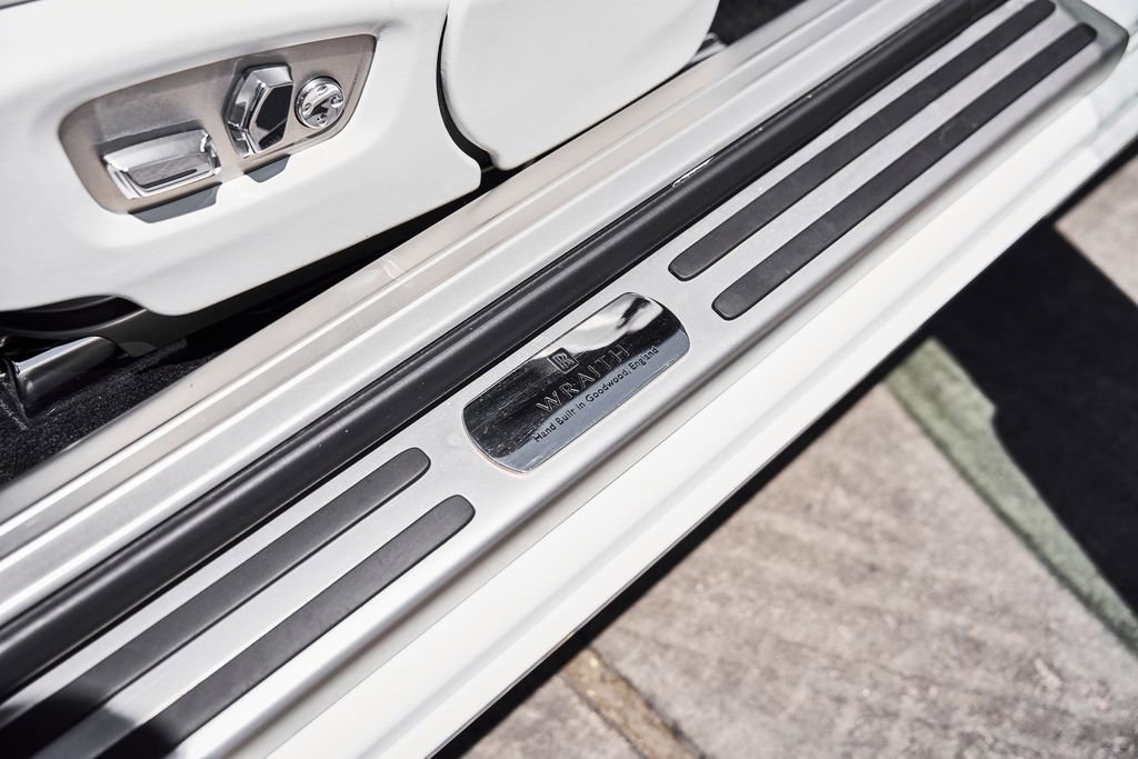 Used 2019 Rolls-Royce Wraith RWD image 28