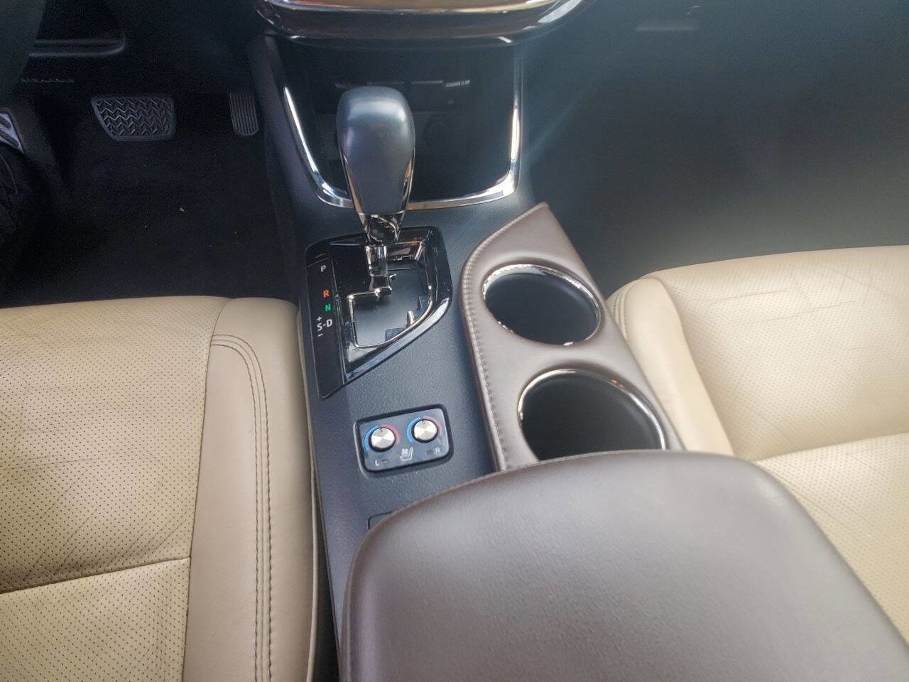 Used 2013 Toyota Avalon Limited image 18