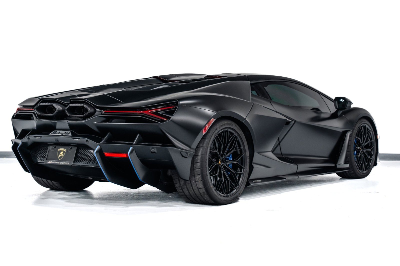 Used 2025 Lamborghini Revuelto image 8