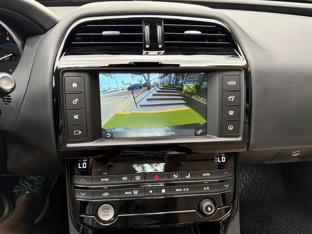 Used 2017 Jaguar XE Premium RWD image 28