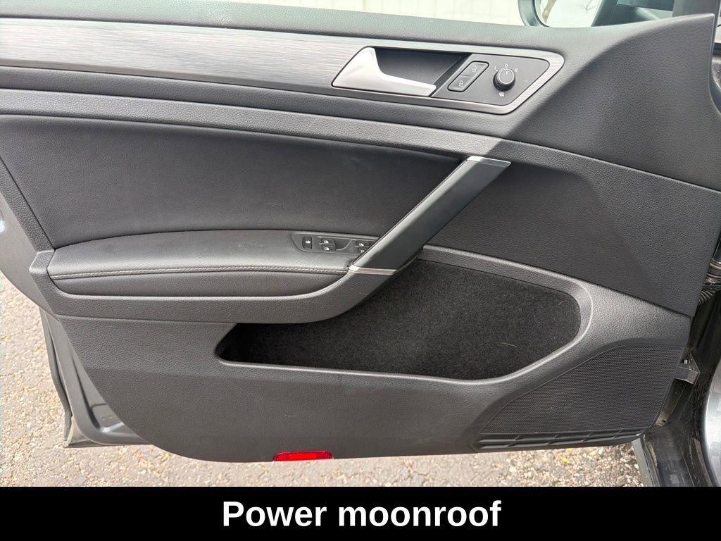 Used 2018 Volkswagen Golf SE image 12