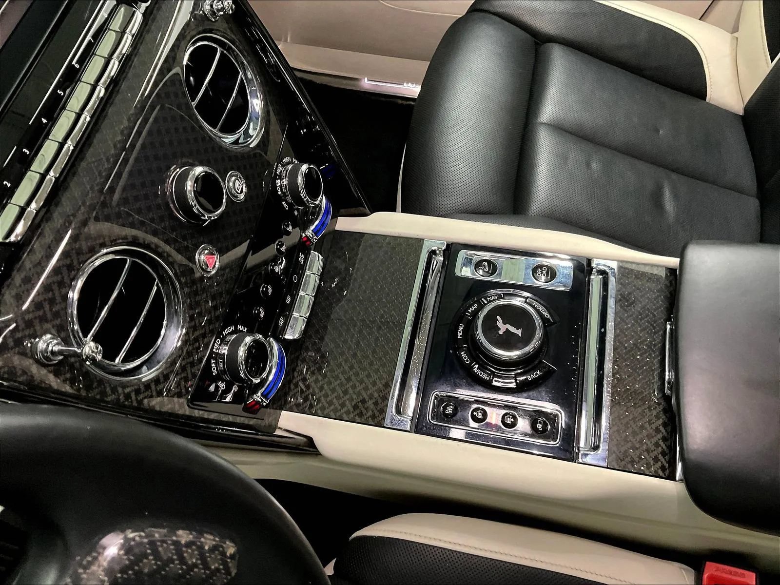 Used 2021 Rolls-Royce Cullinan Black Badge AWD/4WD image 24