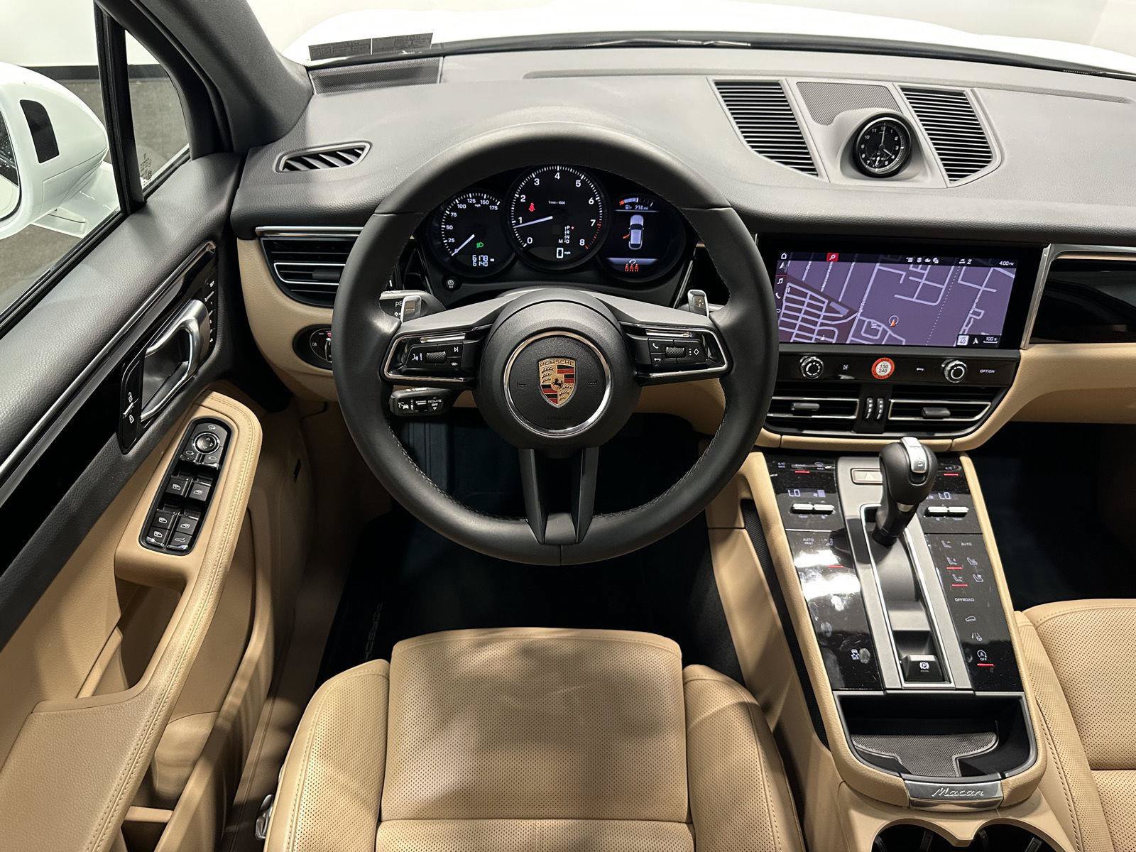 Certified 2025 Porsche Macan AWD/4WD image 26