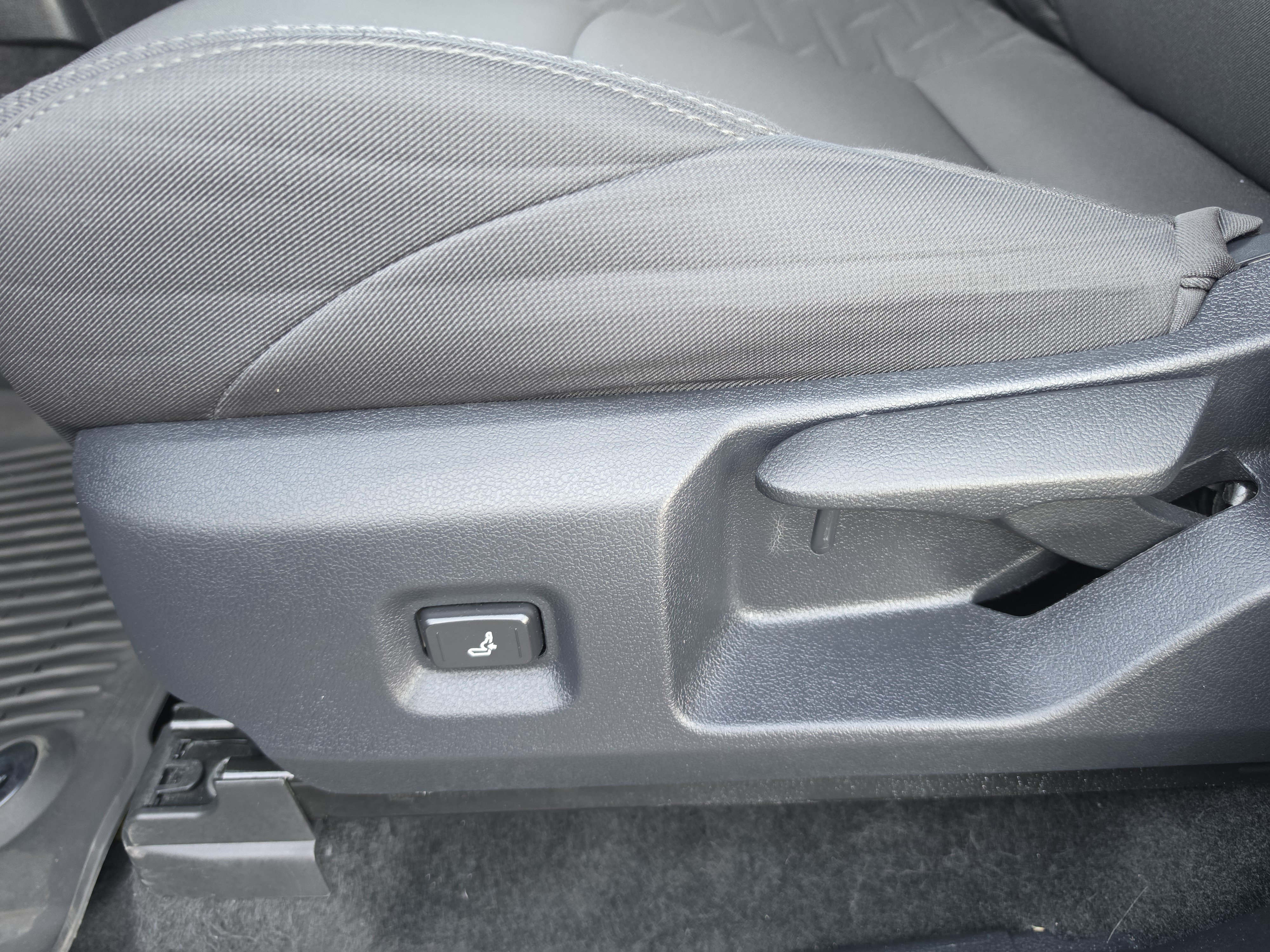 Used 2025 Toyota Tacoma SR5 AWD/4WD image 9