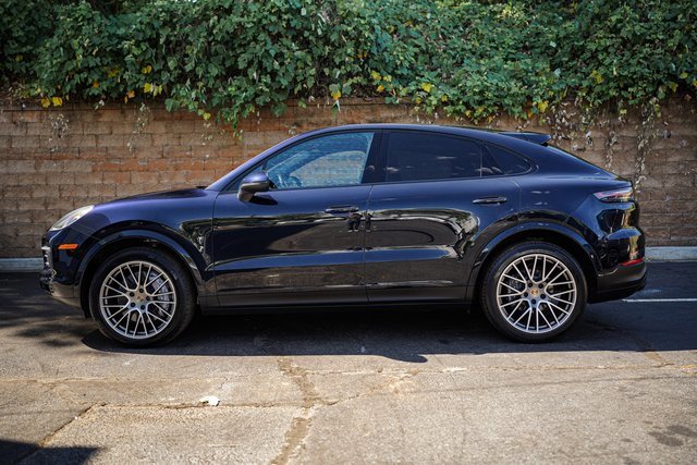 Used 2023 Porsche Cayenne Platinum Edition image 4