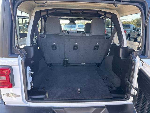 Used 2024 Jeep Wrangler Rubicon w/ Convenience Group image 17