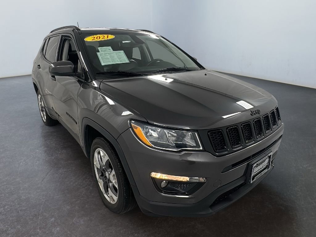 Used 2021 Jeep Compass Latitude image 1