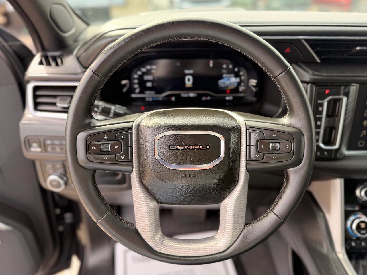 Used 2024 GMC Yukon XL Denali AWD/4WD image 13