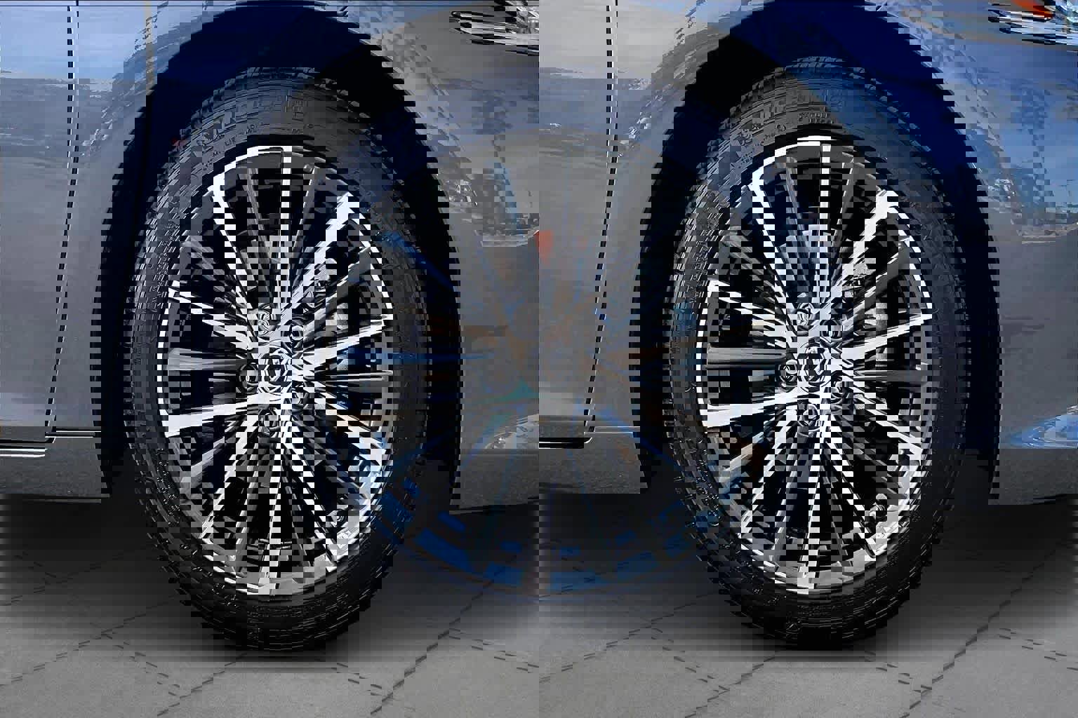 Certified 2025 Lexus ES 300h w/ Premium Package image 10