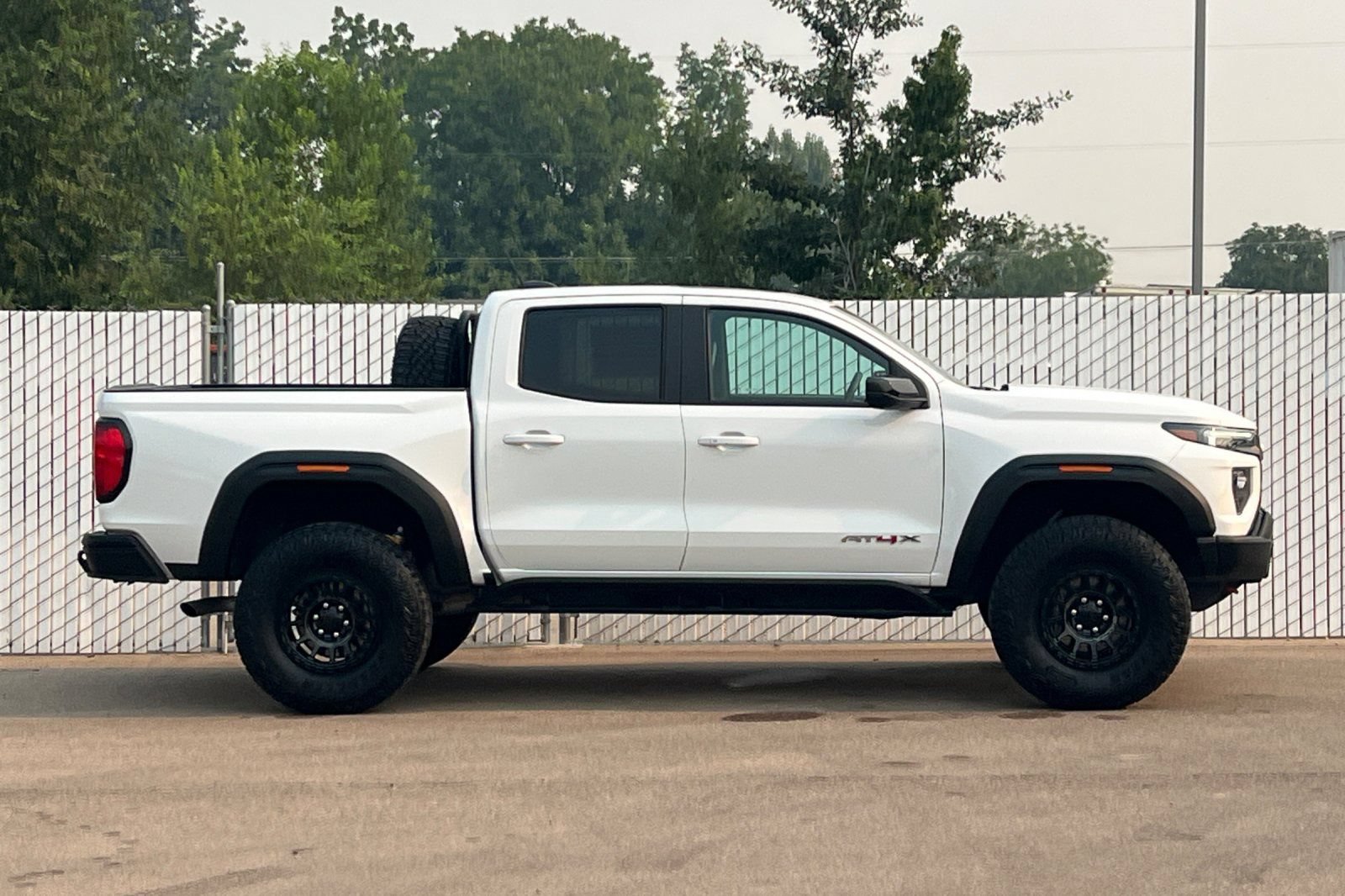 Used 2024 GMC Canyon AT4X w/ AT4X AEV Edition AWD/4WD image 3