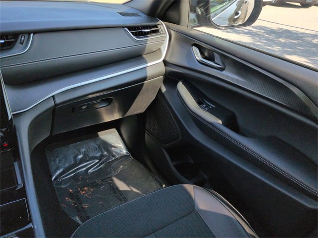 Certified 2024 Jeep Grand Cherokee Altitude image 16