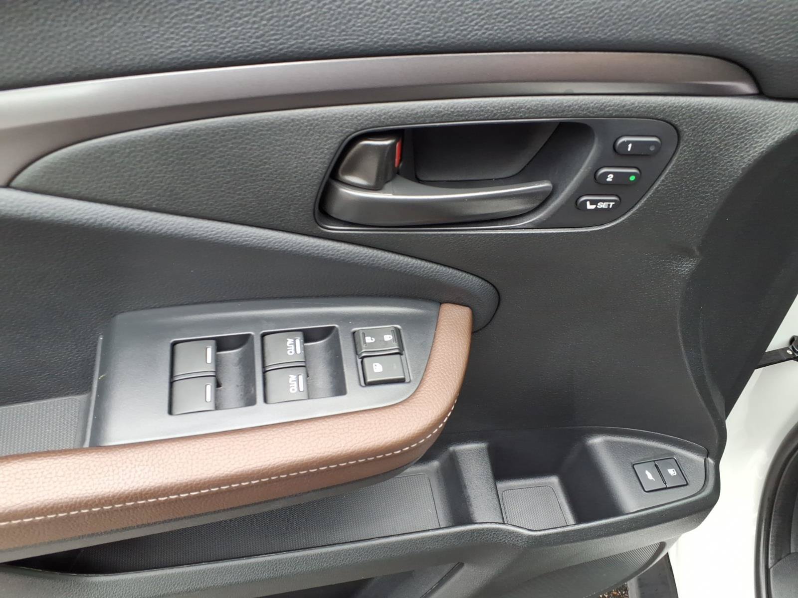 Certified 2025 Honda Passport EX-L image 15