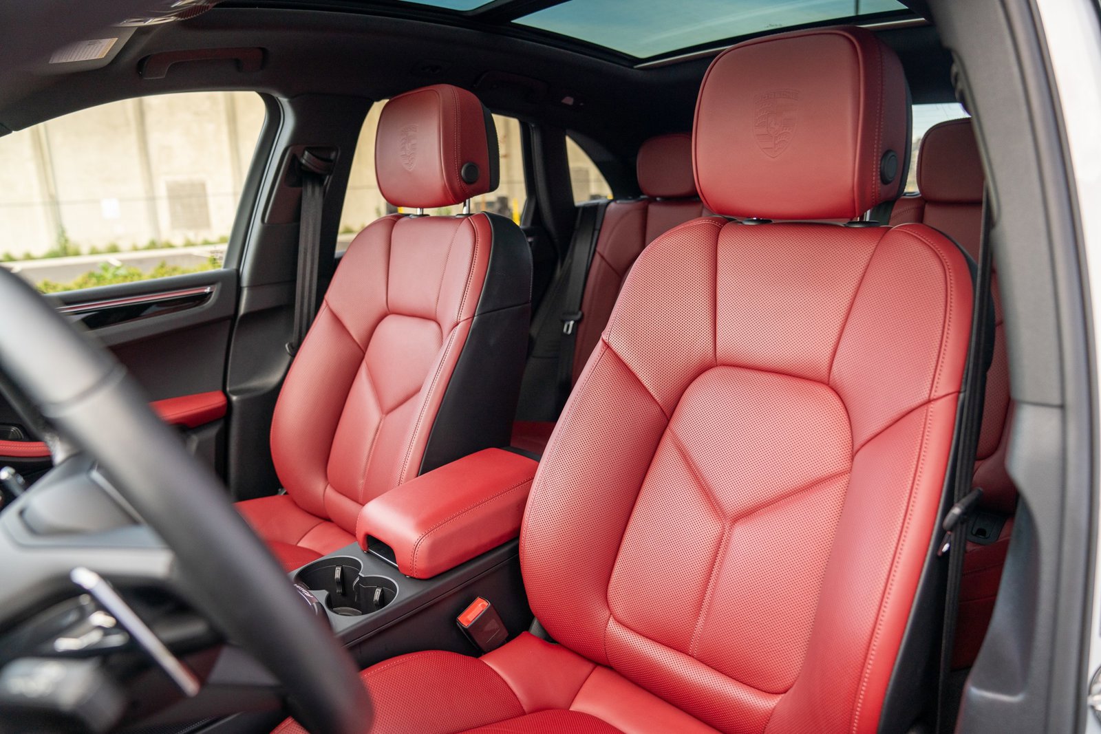 Used 2025 Porsche Macan image 5