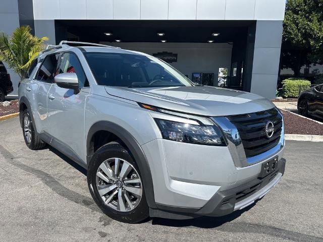 Certified 2025 Nissan Pathfinder SL w/ Lighting Package (N92) AWD/4WD image 1