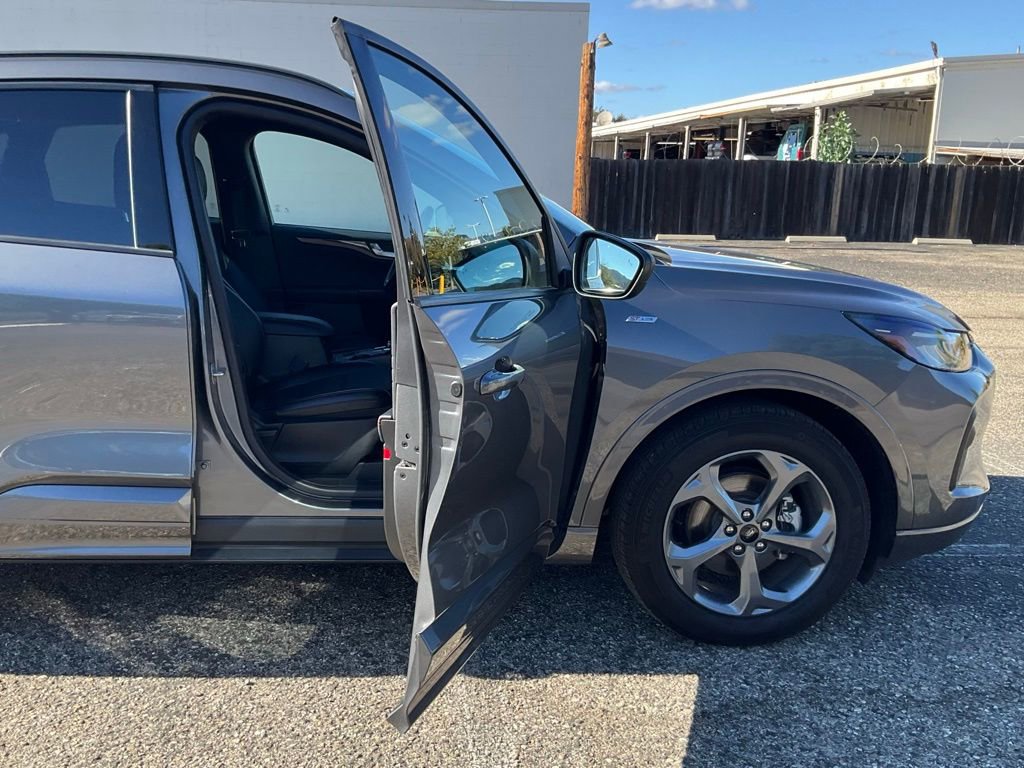 Certified 2024 Ford Escape ST-Line w/ Tech Pack #1 image 34