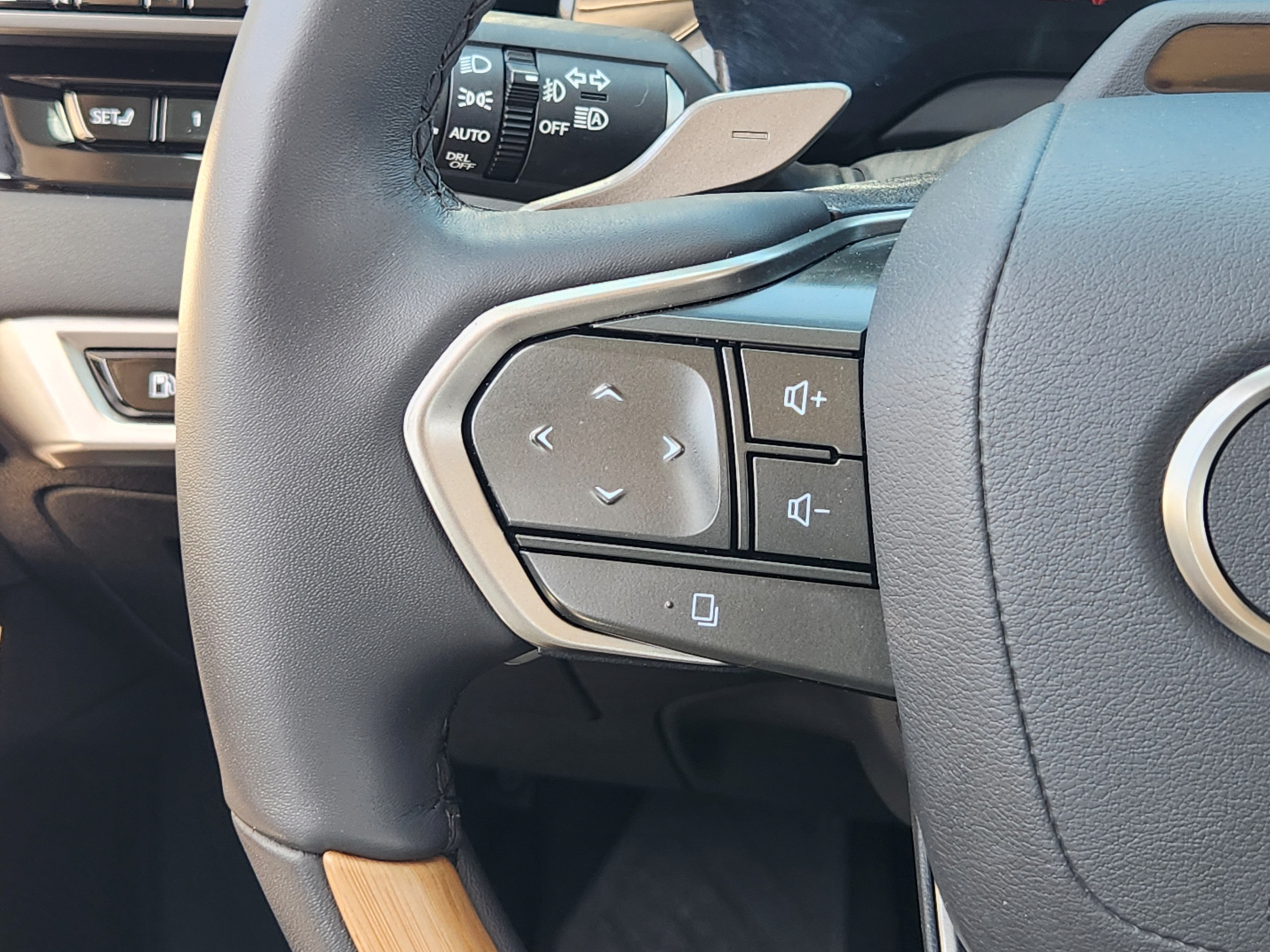 Used 2025 Lexus RX 350 Premium Plus w/ Convenience Package FWD image 23