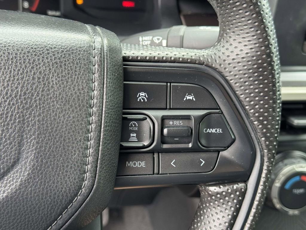 Used 2025 Toyota Tacoma SR5 AWD/4WD image 12