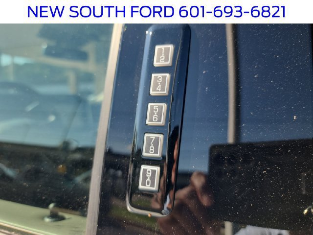 New 2027 Ford F250 Platinum w/ Platinum Plus Package AWD/4WD image 9