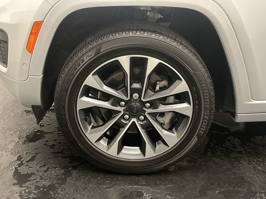 Used 2021 Jeep Grand Cherokee L Overland w/ Advanced Protech Group III AWD/4WD image 28