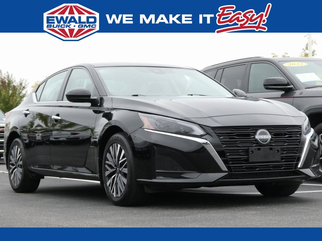 Used 2024 Nissan Altima 2.5 SV w/ SV Premium Package image 1