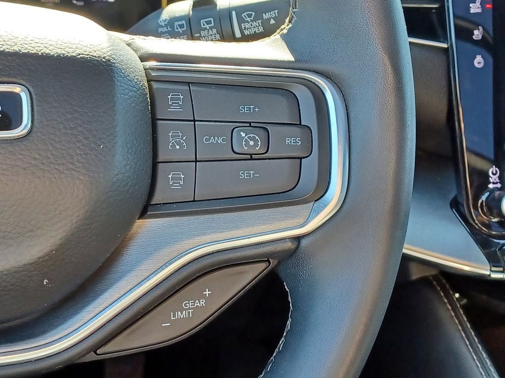 Used 2024 Jeep Wagoneer Series II AWD/4WD image 18
