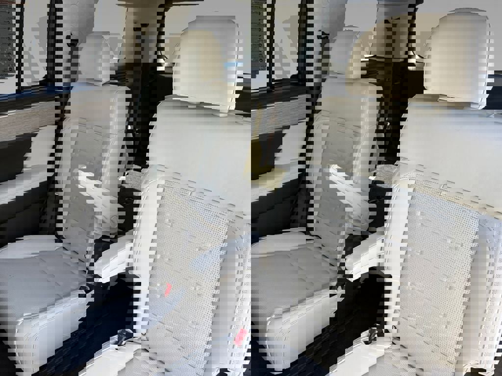 New 2025 Hyundai Santa Fe Calligraphy image 3