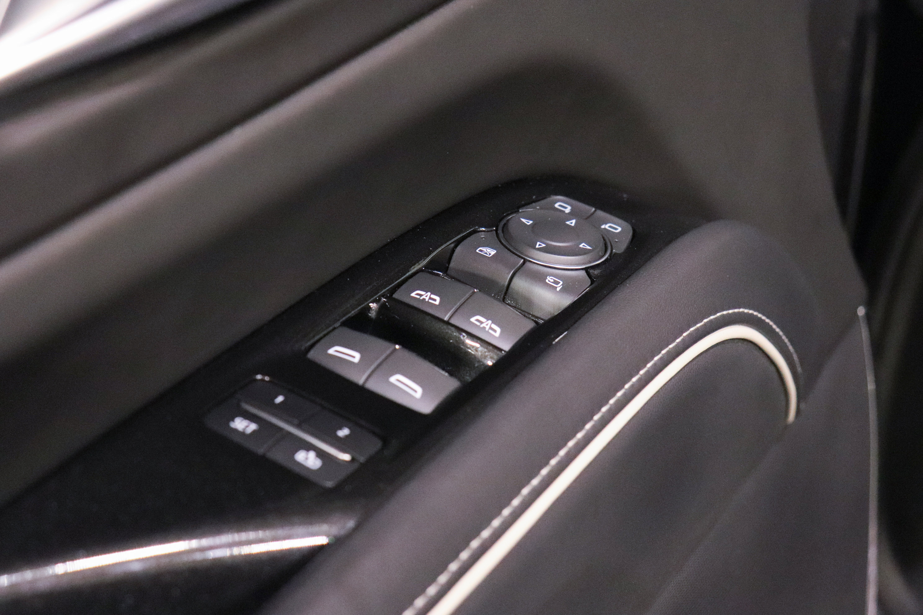 Certified 2023 Cadillac Escalade Sport Platinum w/ LPO, ONYX Package image 12