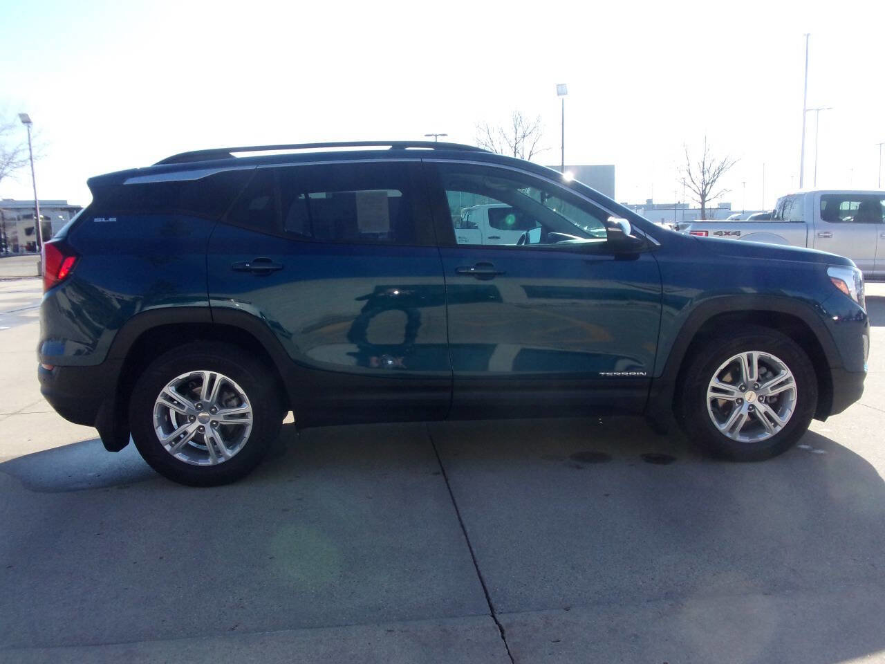 Used 2021 GMC Terrain SLE w/ Driver Convenience Package AWD/4WD image 5