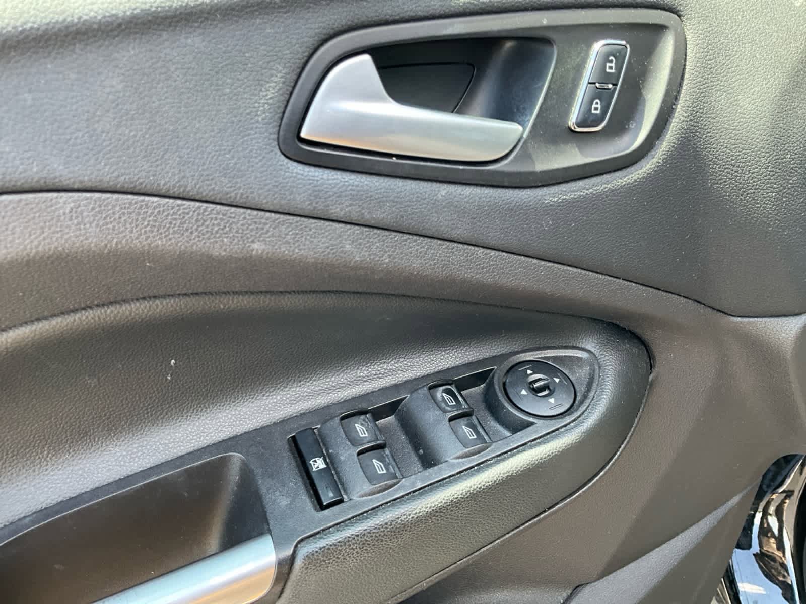 Used 2016 Ford Escape SE w/ Equipment Group 201A FWD image 21