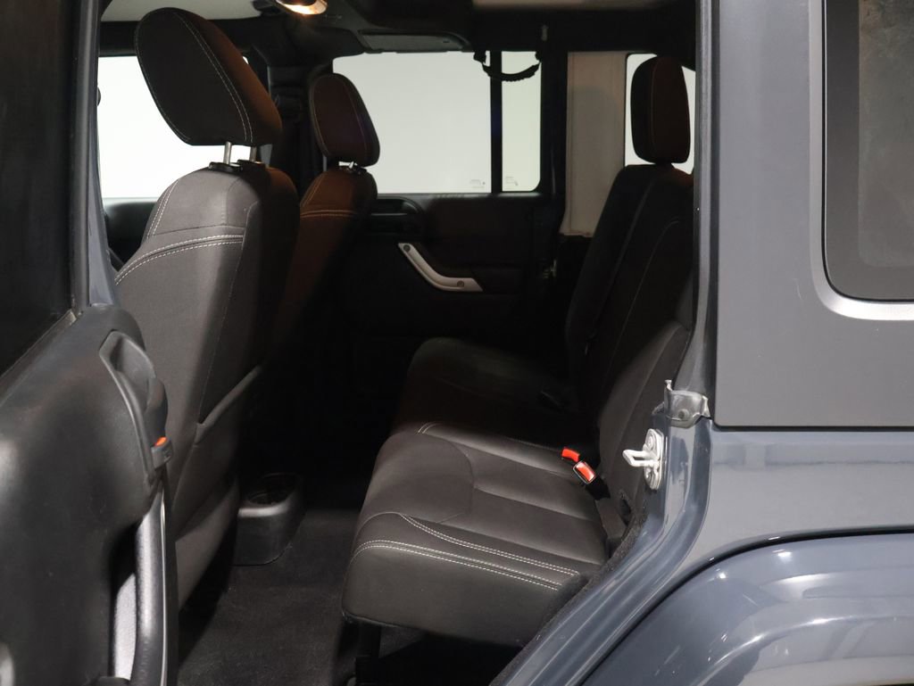 Used 2016 Jeep Wrangler Unlimited Sahara image 15