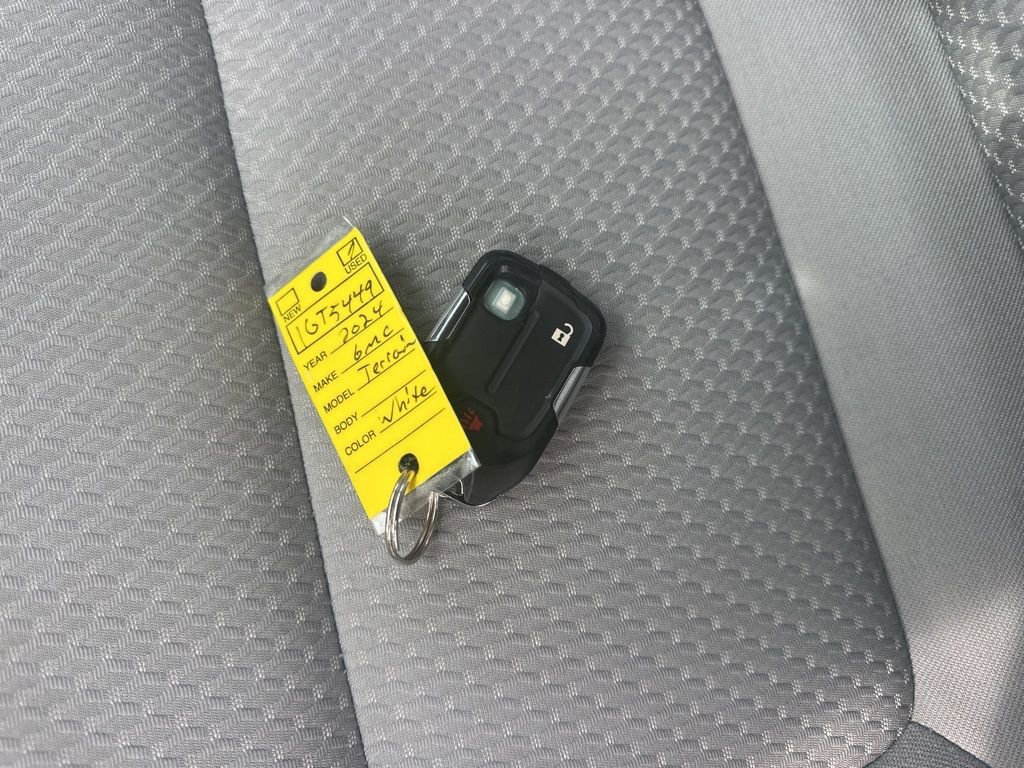 Used 2024 GMC Terrain SLE image 30