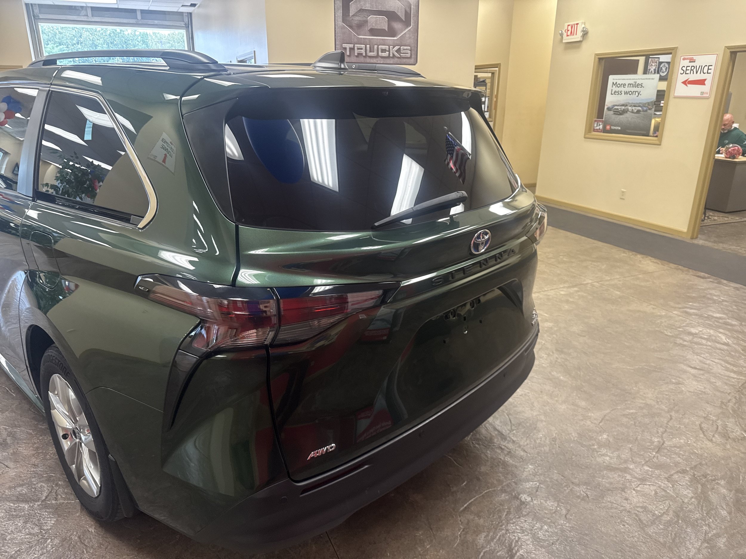 Used 2024 Toyota Sienna XLE w/ XLE Plus Package AWD/4WD image 7