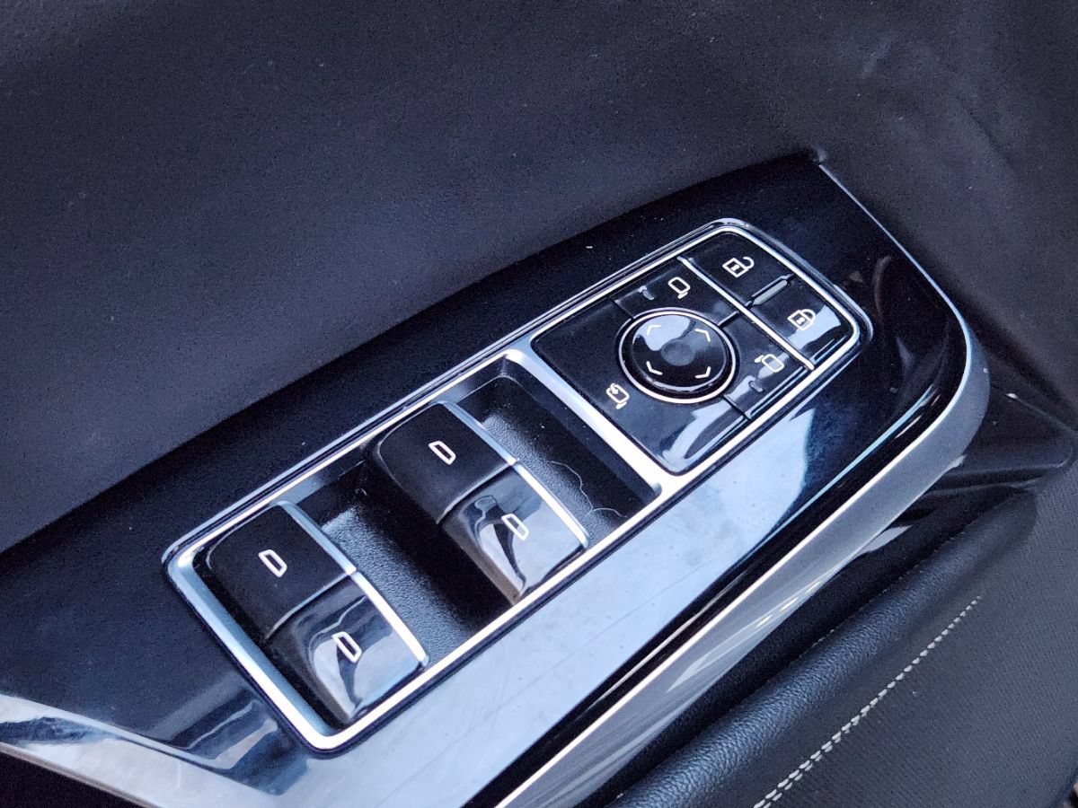 Used 2025 Cadillac Escalade ESV V AWD/4WD image 45