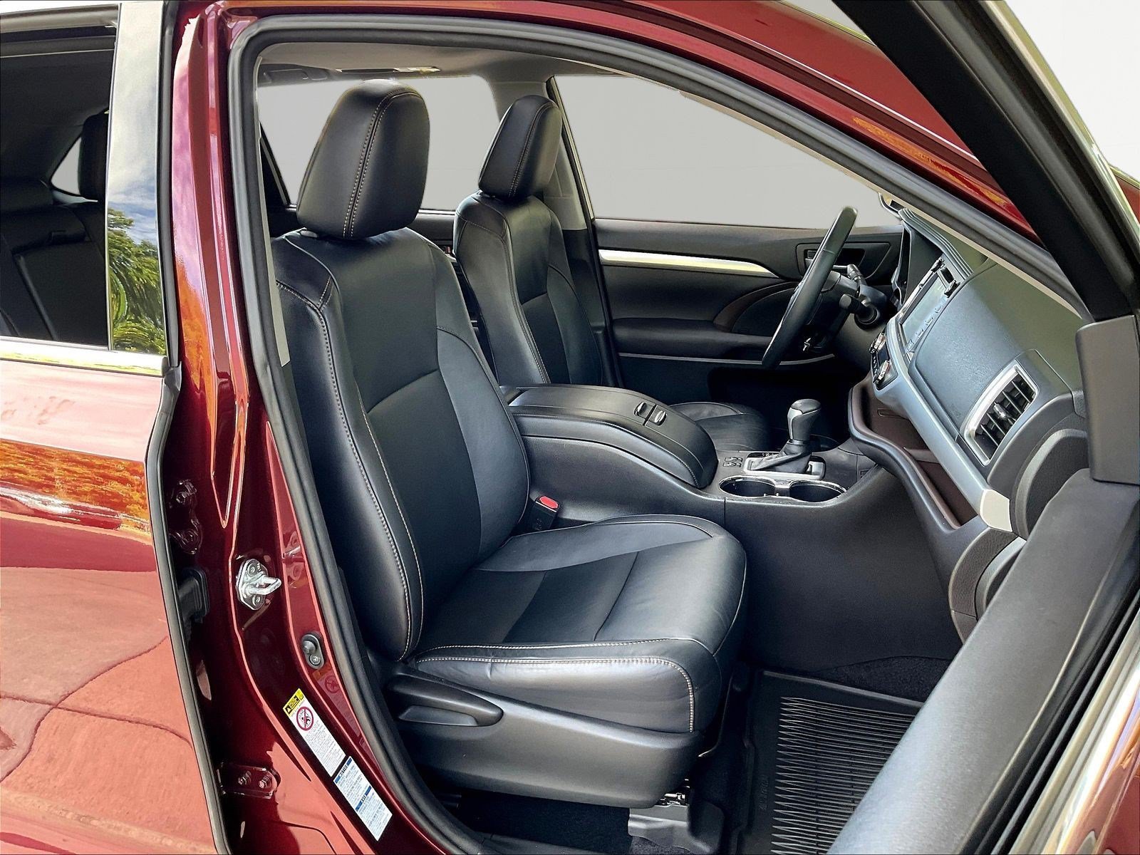 Used 2016 Toyota Highlander XLE AWD/4WD image 30