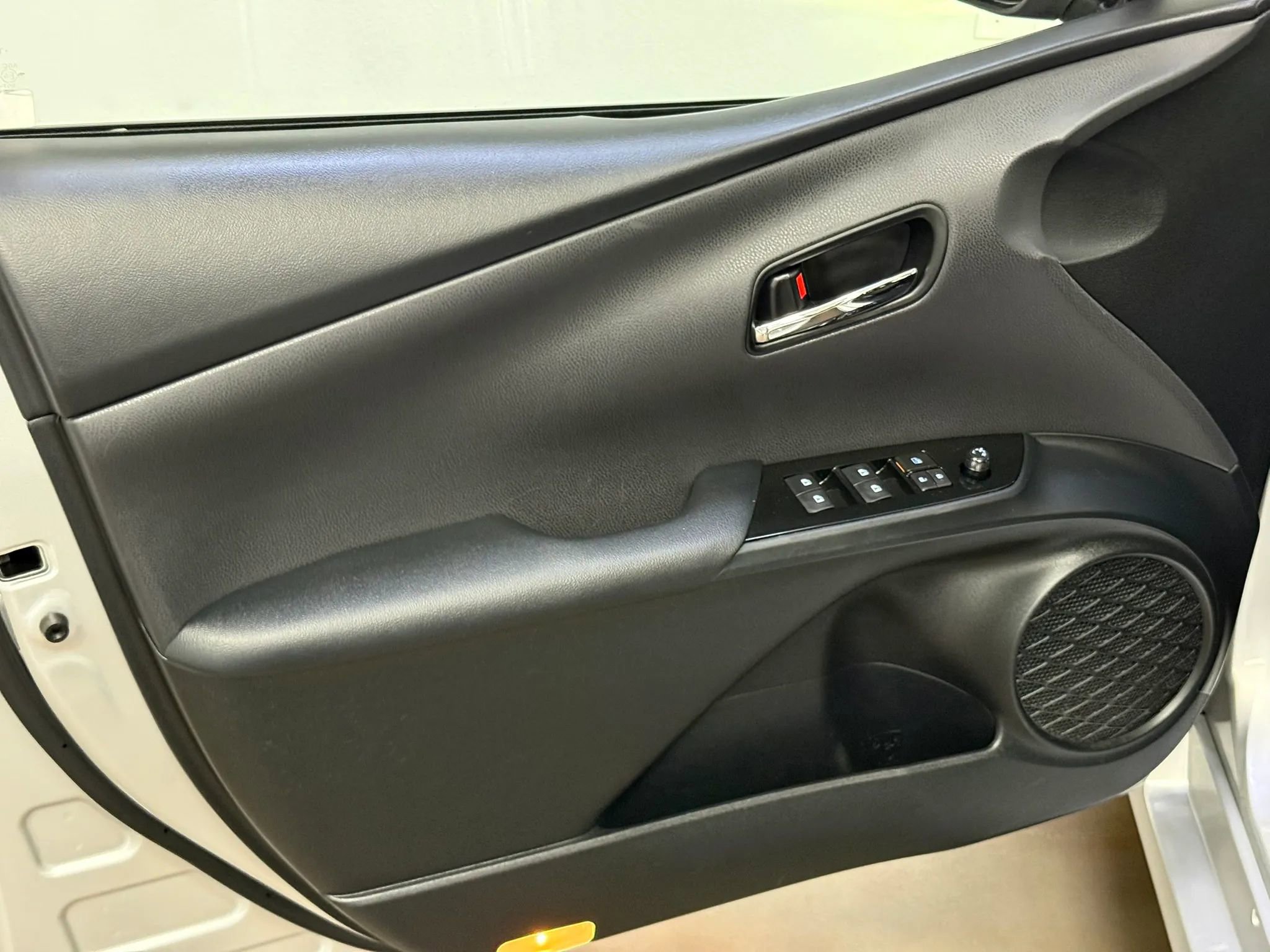 Used 2017 Toyota Prius Prime Plus image 17