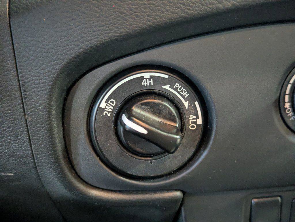 Used 2024 Nissan Frontier SV w/ Technology Package image 19