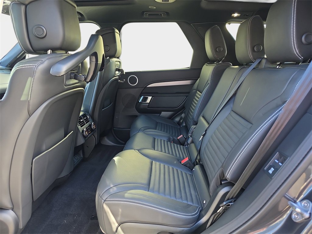 New 2026 Land Rover Discovery Limited Edition image 14